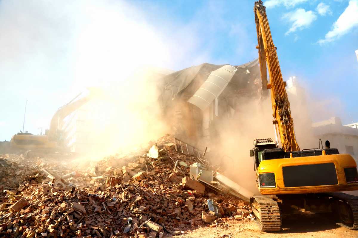 Demolizioni con pagamento materiale Milano